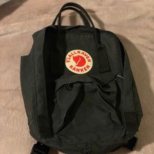 fjallraven kanken mini black backpack